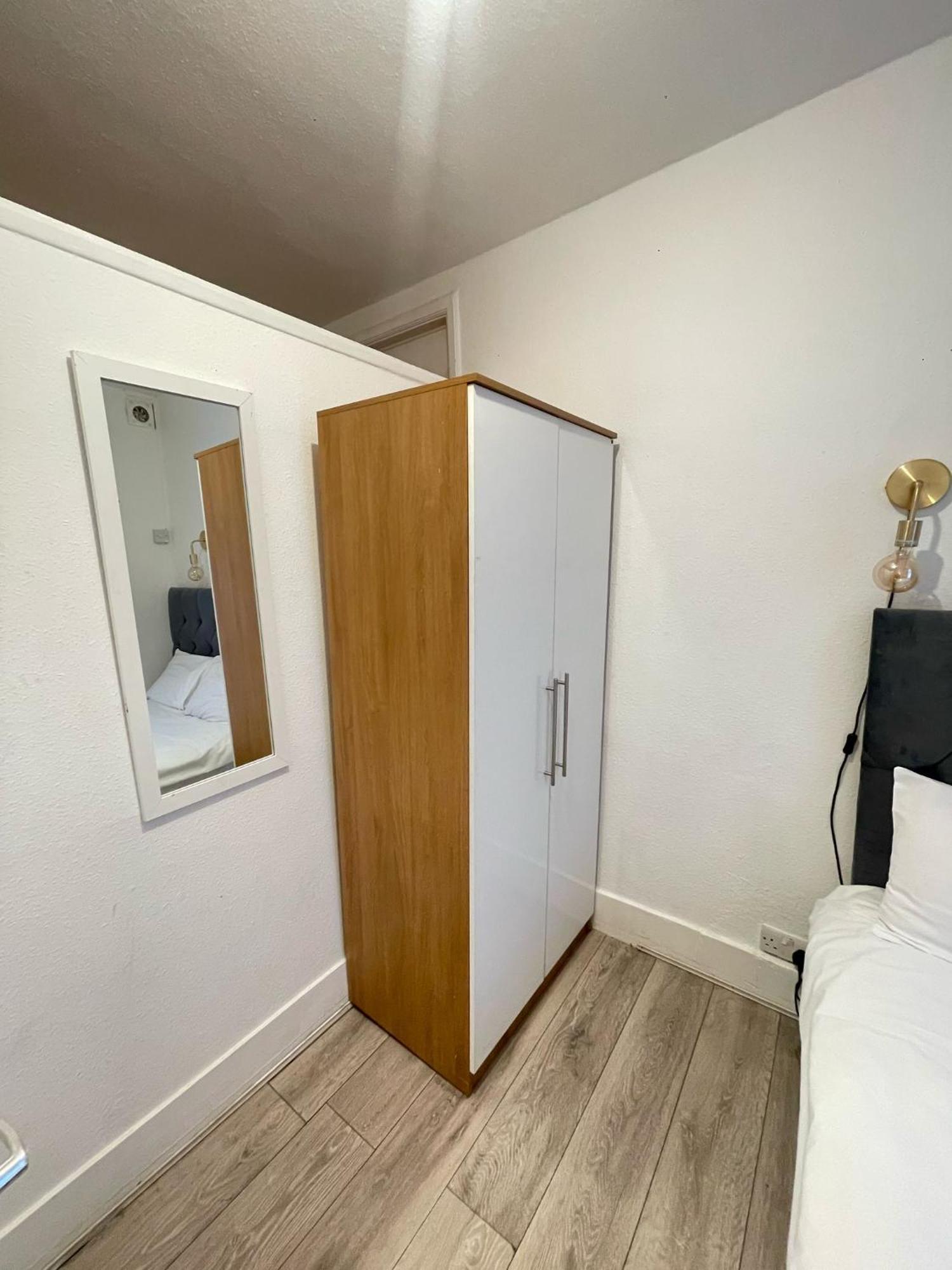 Appartement 2 Bedroom Flat Ground Floor Londres