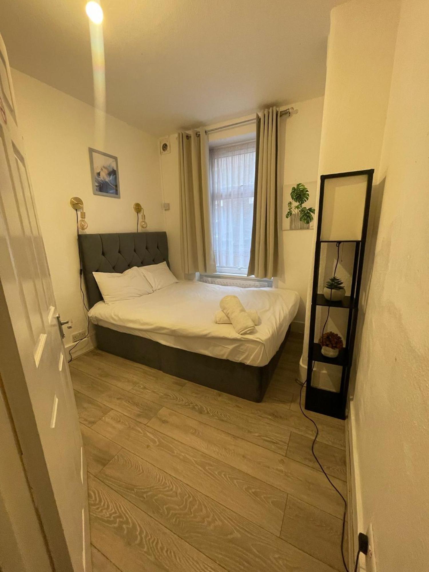 2 Bedroom Flat Ground Floor Appartement *
